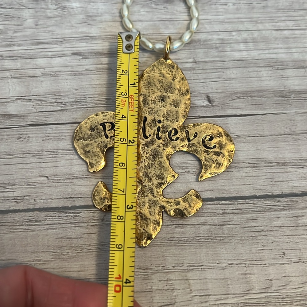 FLEUR DE LIS NECKLACE “BELIEVE” - Picture 6 of 7